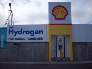 A hydrogen filling station in Reykjavík, Iceland. By Jóhann Heiðar Árnason (Own work) [CC-BY-SA-3.0 (http://creativecommons.org/licenses/by-sa/3.0) or GFDL (http://www.gnu.org/copyleft/fdl.html)], via Wikimedia Commons