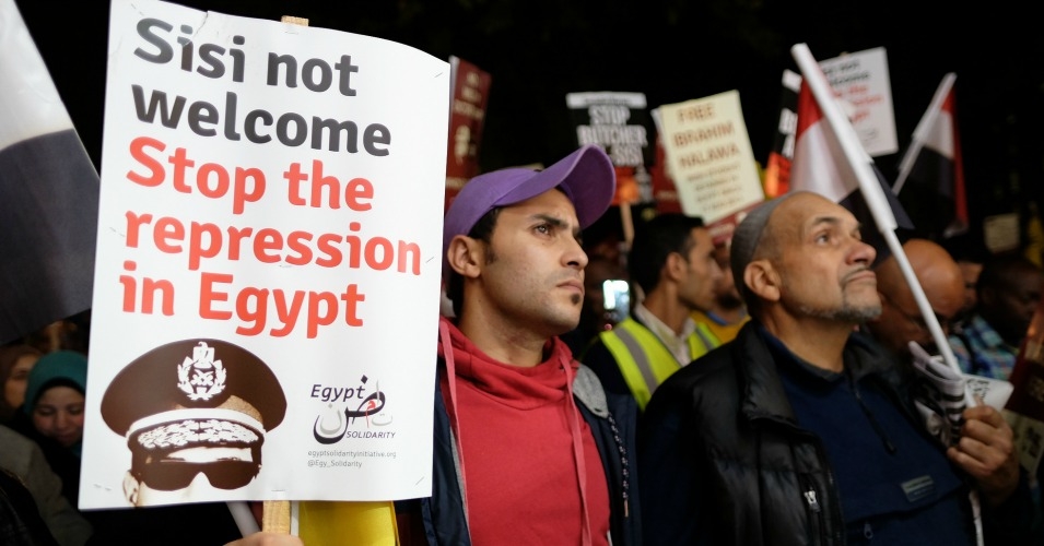 Protesters in London take part in a November 2015 action to protest a visit by Egypt's president Abdel Fattah al-Sisi. (Photo: Alisdare Hickson/flickr/cc)