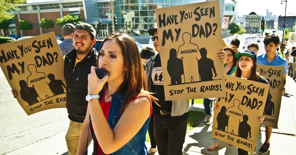 Protesters march against mass deportations in May 2014. (Photo: Joe Brusky/flickr/cc)