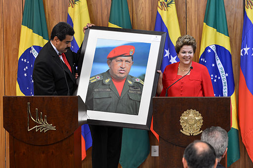 Dilma Rousseff receiving a picture of Hugo Chávez from Nicolás Maduro. Photo: Valter Campanato/ABr (Agência Brasil) [CC BY 3.0 br], via Wikimedia Commons