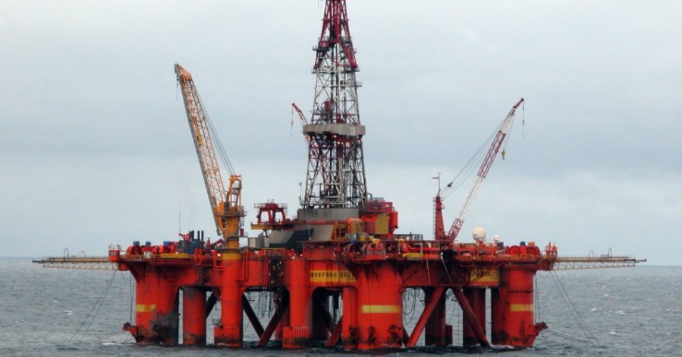 Offshore fracking may soon restart in California. (Photo: Wikimedia Commons)