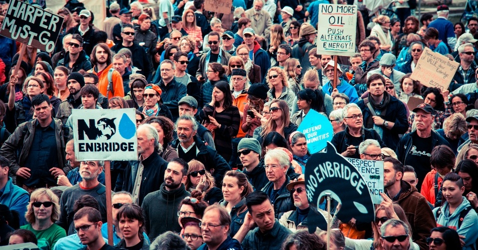 Canadians protest against Enbridge in May 2014. (Photo: Chris Yakimov/flickr/cc)