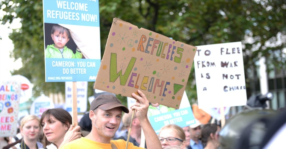 Demonstrators rally in support of refugees in London on 12 Sept. 2015. (Photo: Ilias Bartolini/flickr/cc)